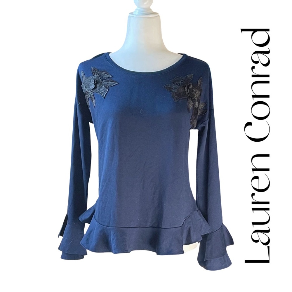 🚨🚨CLEARANCE Lauren Conrad Navy Retro Refresh Flower Top